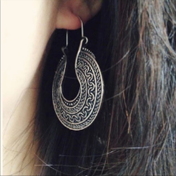 New Antique Silver Color Hollow Arabesquitic Hoops - Picture 2 of 5